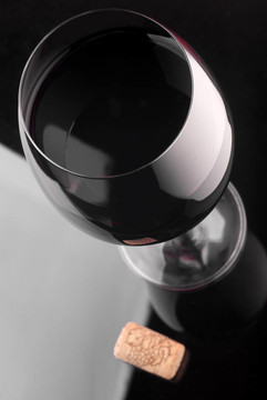 紅色的酒杯