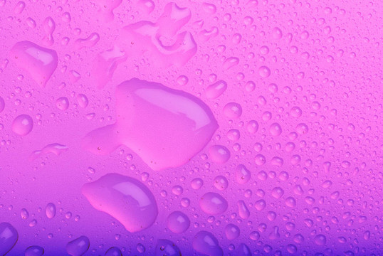 紫色背景水滴