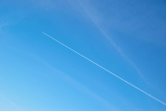 飛機航跡天空