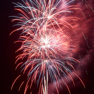 煙花爆竹；敬禮