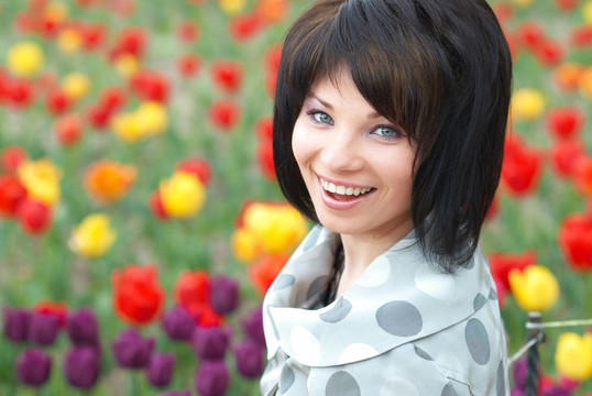 漂亮女孩與郁金香