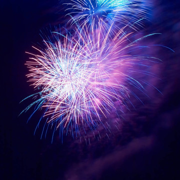 煙花爆竹；敬禮