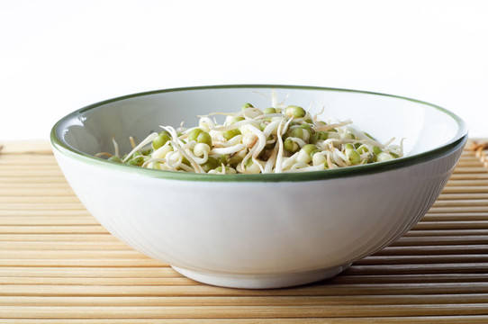對(duì)竹餐墊豆芽碗
