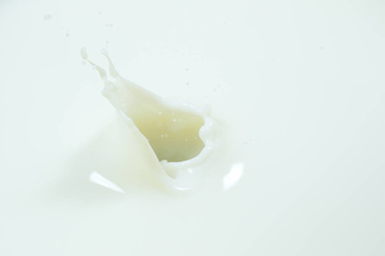 牛奶濺