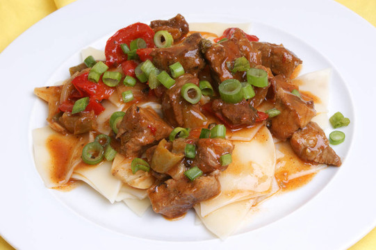 家里做的面條和有機(jī)牛肉