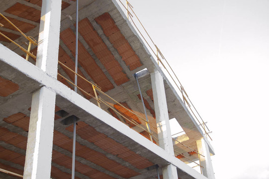 日落時正在施工的建筑物