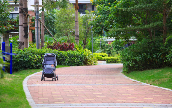 車在花園