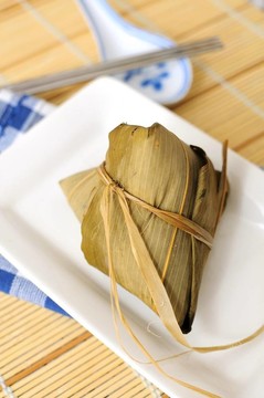 白盤子上的中國餃子