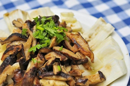 蘑菇頂上的茄子菜