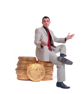 坐在金幣上的商人