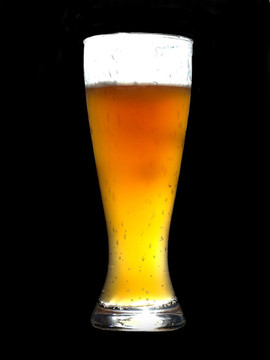午后陽光下的德國小麥啤酒