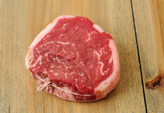 新鮮的生牛肉