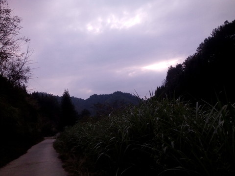 暮色山路