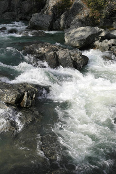 湍流山溪
