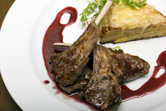 白盤子煎肉