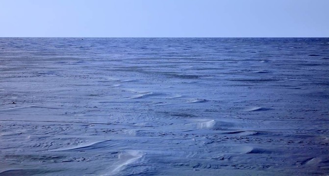 Frozen Lake Baikal。冬天。