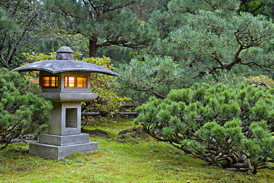 日本花園的石燈籠
