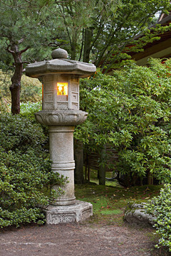 日本花園的石燈籠2