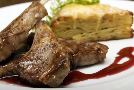 白盤子煎肉
