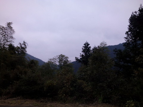 山影天空