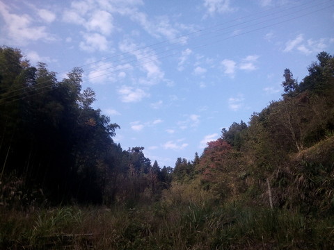 山丘藍(lán)天
