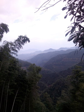 崇山峻嶺