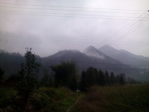 鄉(xiāng)村雨霧
