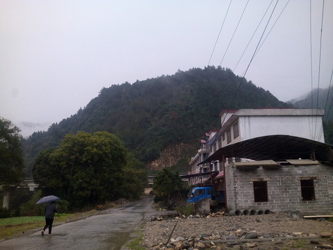 雨中鄉(xiāng)村