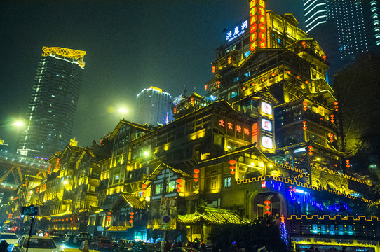 燈火通明的洪崖洞