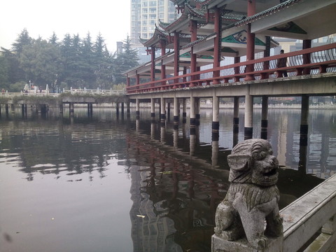 公園風(fēng)雨橋
