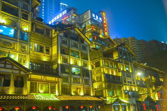 夜晚燈光照射