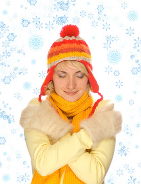 冷凍女孩在五顏六色的冬季服裝和抽象雪花圍繞她