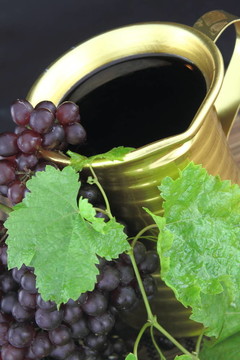 在傳統(tǒng)的壺紅葡萄酒