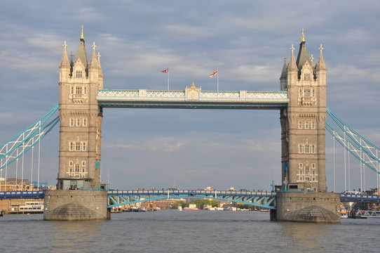 倫敦；塔橋；在英國