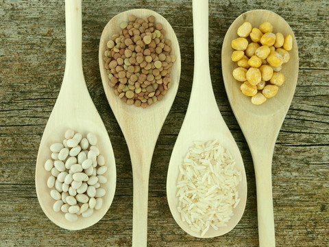 豆類在勺子
