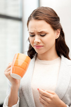 可愛的女商人與杯