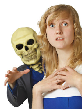 可怕的死亡來了年輕的女人