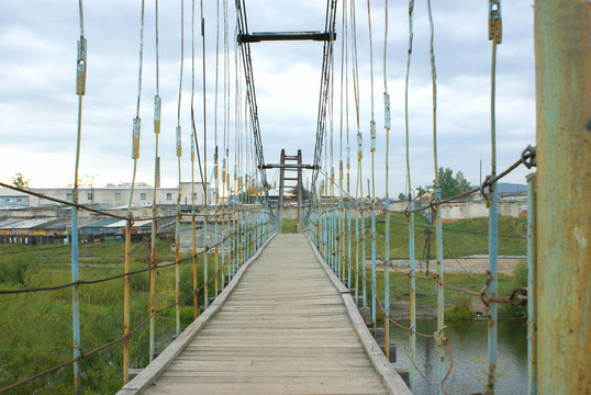 鉸接橋。