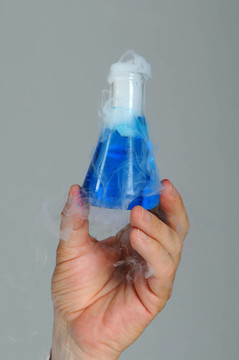 一方面與Smoking Beaker