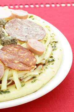 生肉情人比薩