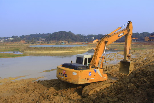 工地挖土機(jī)施工現(xiàn)場(chǎng)