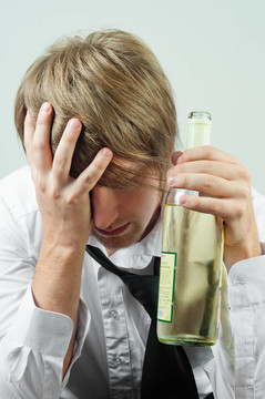 男人用酒精