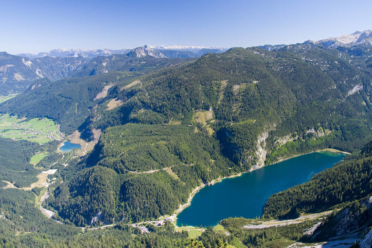 盛夏高山湖風(fēng)光