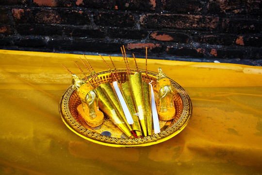 祭品；在廟祭祀Lord Buddha