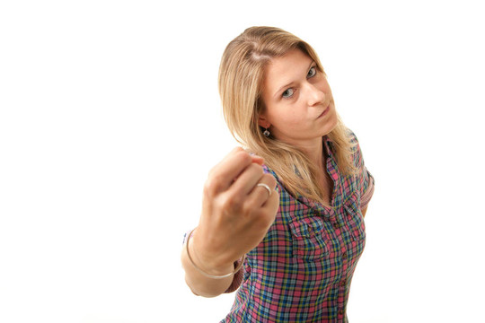 憤怒的女人的拳頭