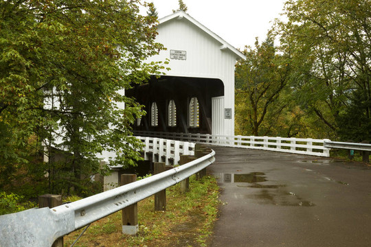 多里納廊橋