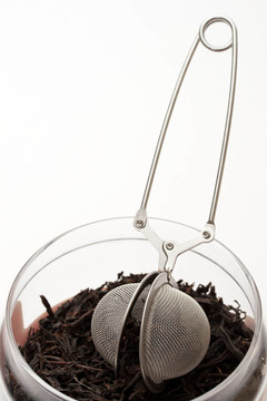 茶和茶濾網(wǎng)的玻璃容器