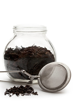 茶和茶濾網(wǎng)的玻璃容器
