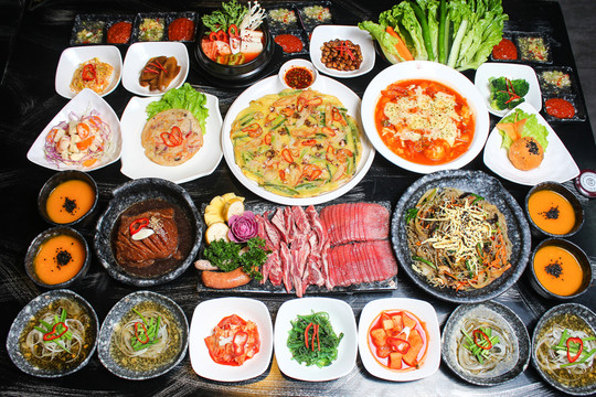 韓國(guó)烤肉套餐 烤肉一大桌