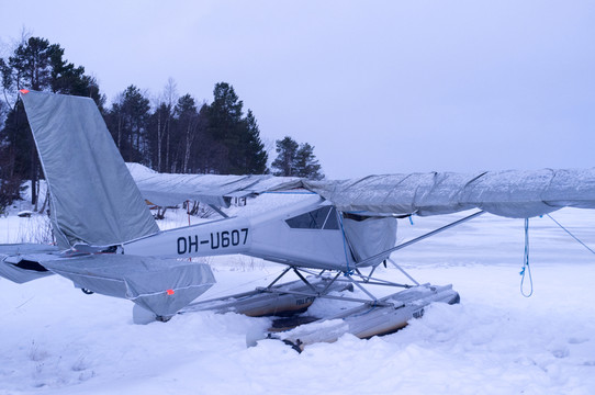 小型飛機(jī)